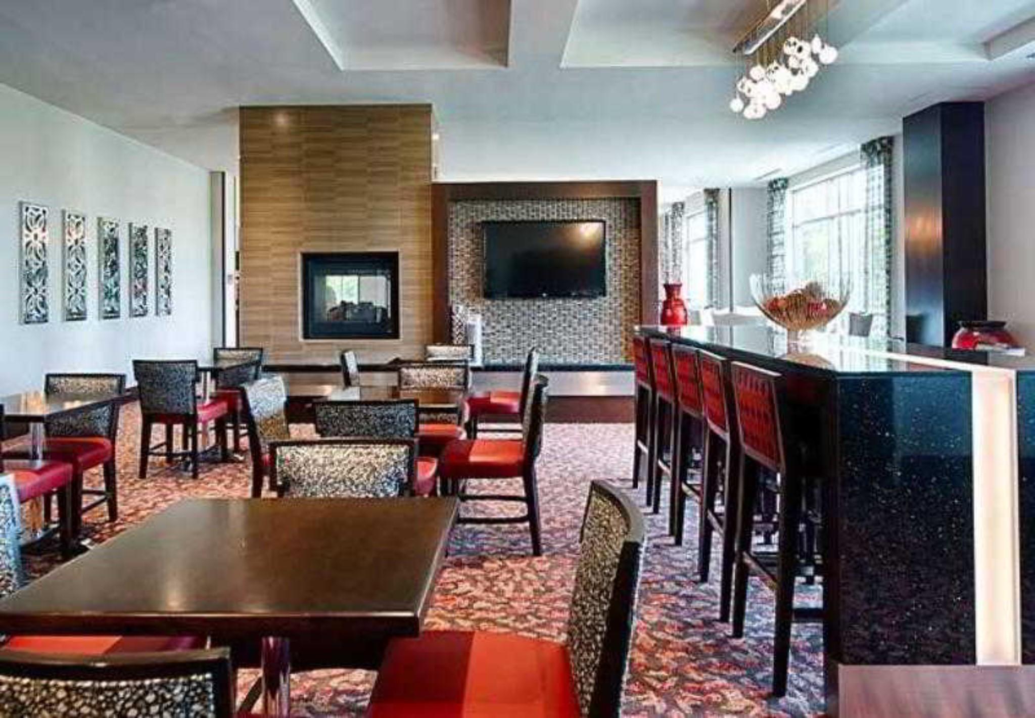 Residence Inn By Marriott Boston Logan Airport/Челсі Ресторан фото